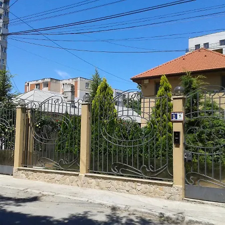 Casa Edwin 3*